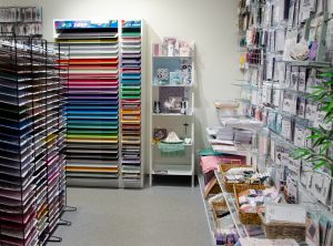 Scrappe-avdelingen hos Inspirerende Hobby. papirhobby